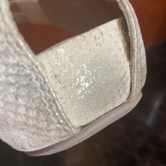 Earthies Ponza T-Strap PONZA Off- White Metallic  Leather Strap Sandals Shoes 9B - Picture 5 of 8